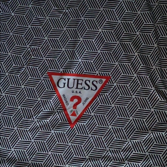 REAL RARE GUESS BLANKET! LIKE NEW - Picture 5 of 5